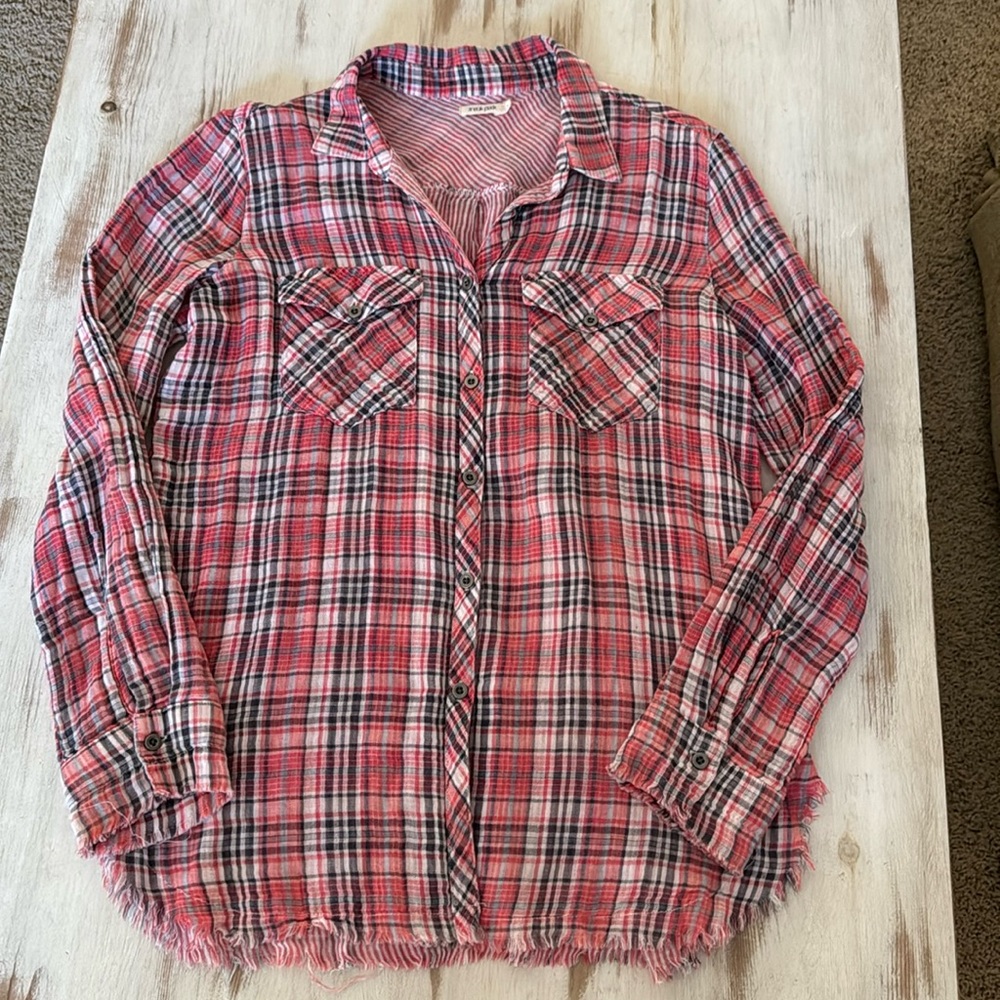🔥Sneak Peek Size L Plaid shirt with shredded bottom